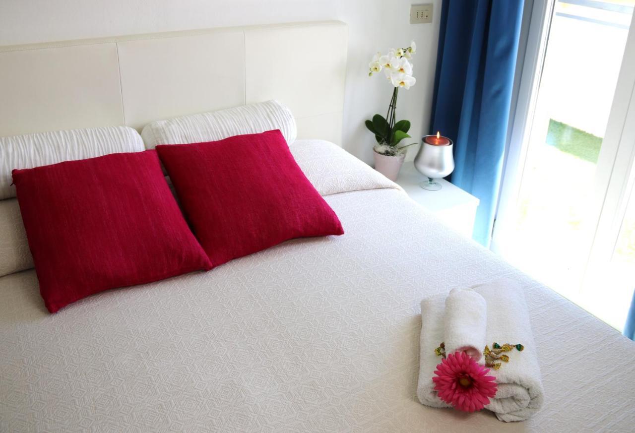 Design Hotel Astra B&B Misano Adriatico Bagian luar foto