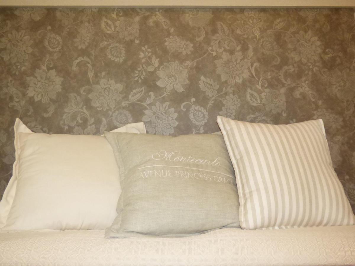 Design Hotel Astra B&B Misano Adriatico Bagian luar foto