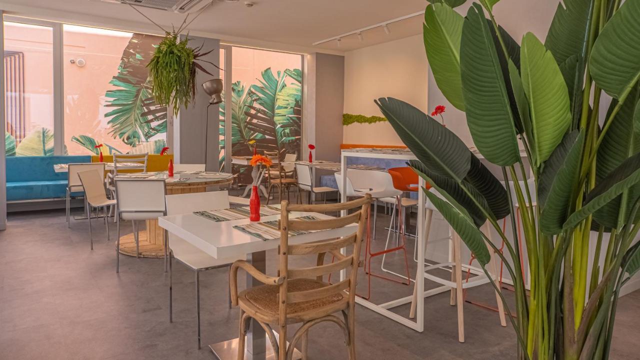 Design Hotel Astra B&B Misano Adriatico Bagian luar foto