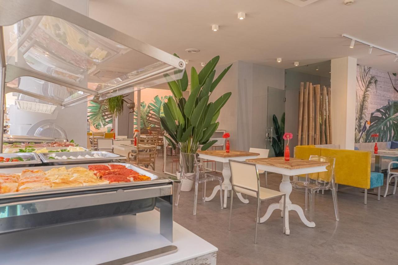 Design Hotel Astra B&B Misano Adriatico Bagian luar foto