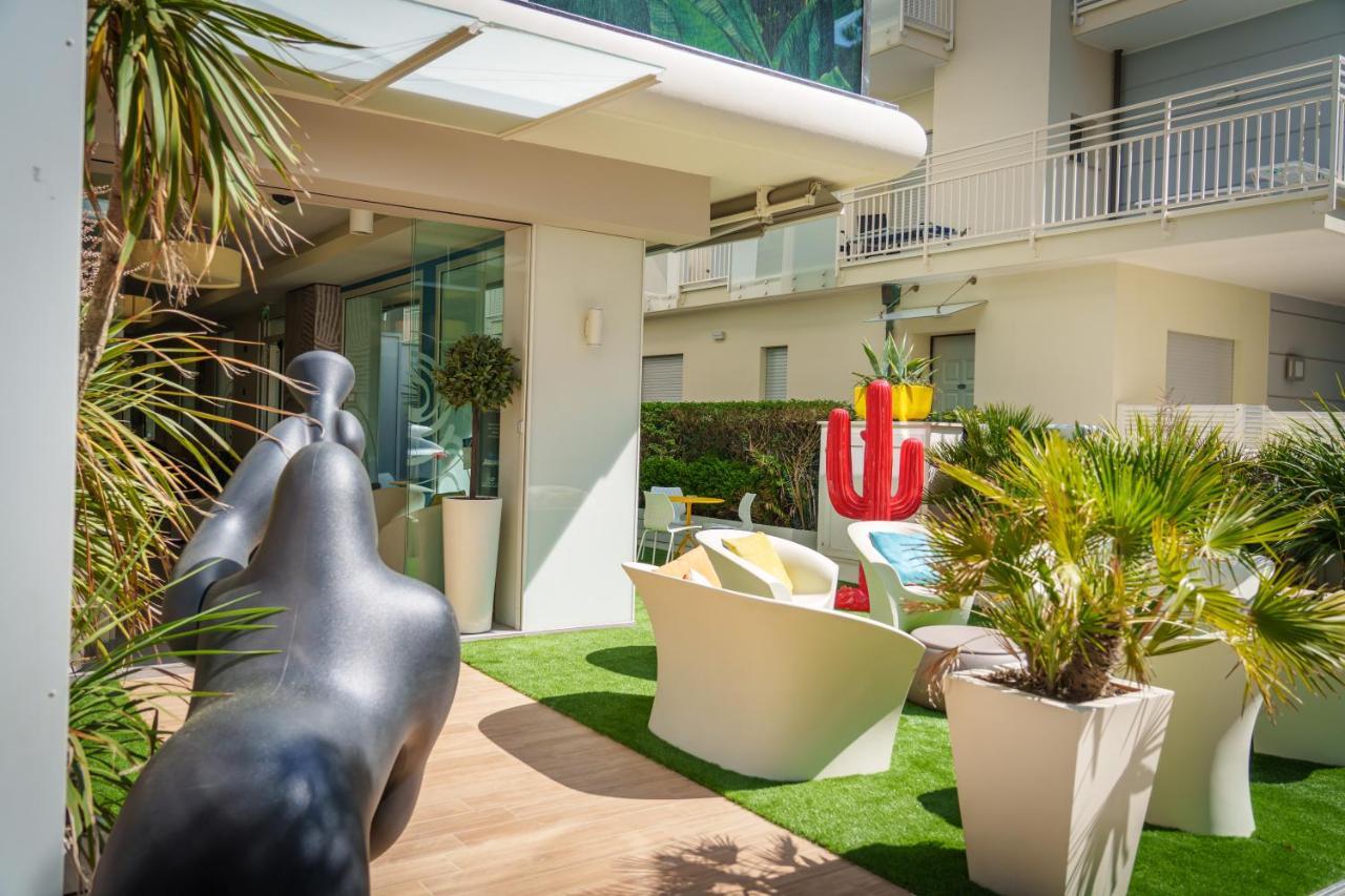 Design Hotel Astra B&B Misano Adriatico Bagian luar foto