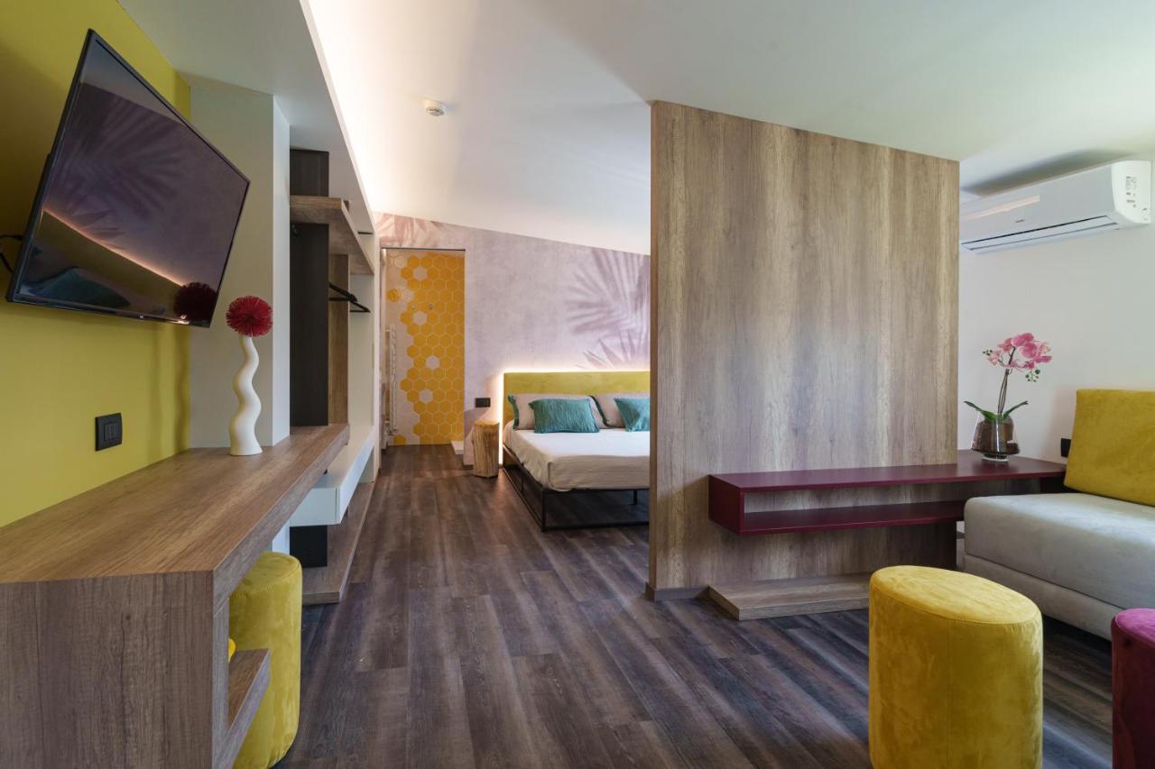 Design Hotel Astra B&B Misano Adriatico Bagian luar foto