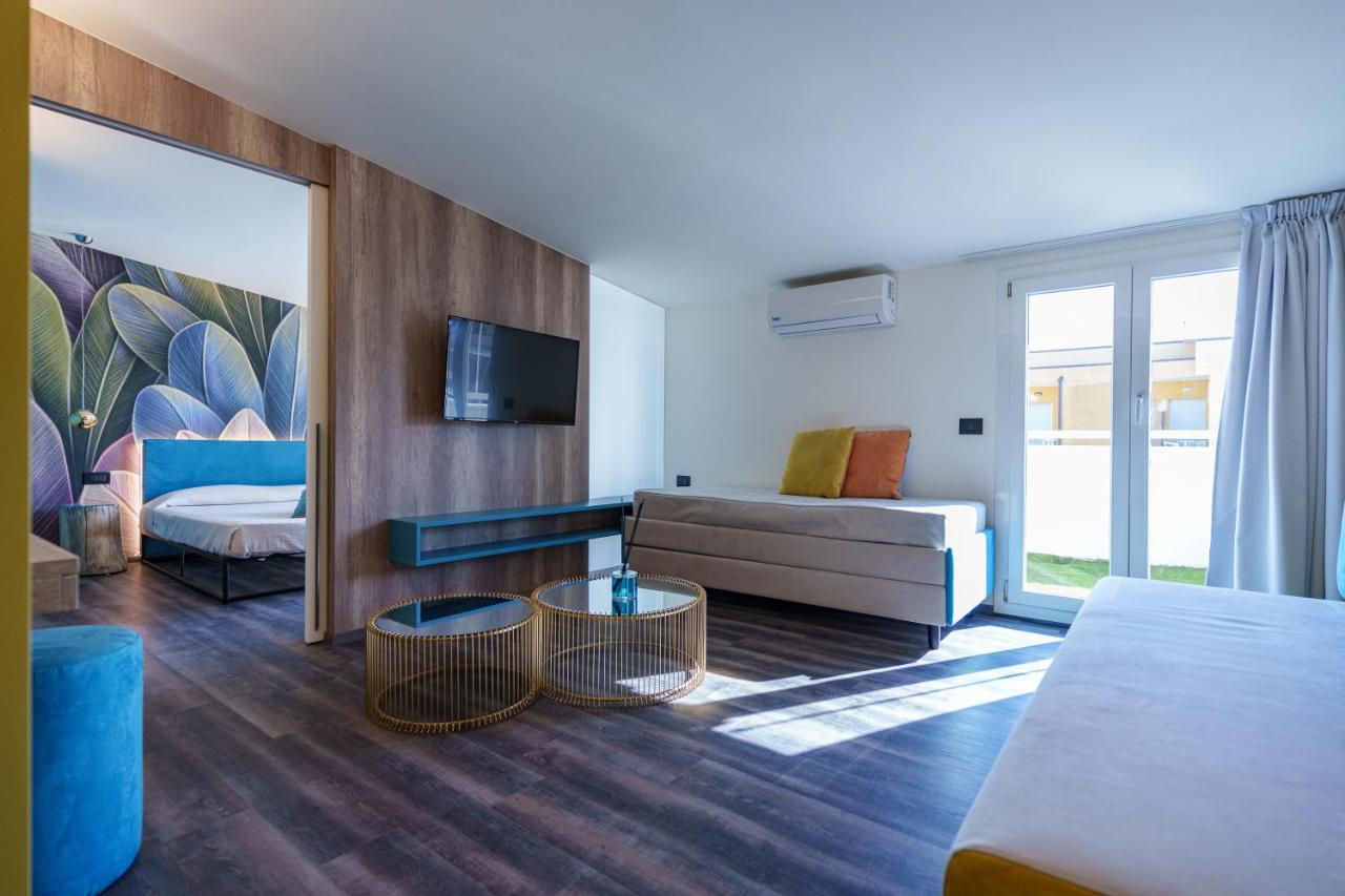 Design Hotel Astra B&B Misano Adriatico Bagian luar foto