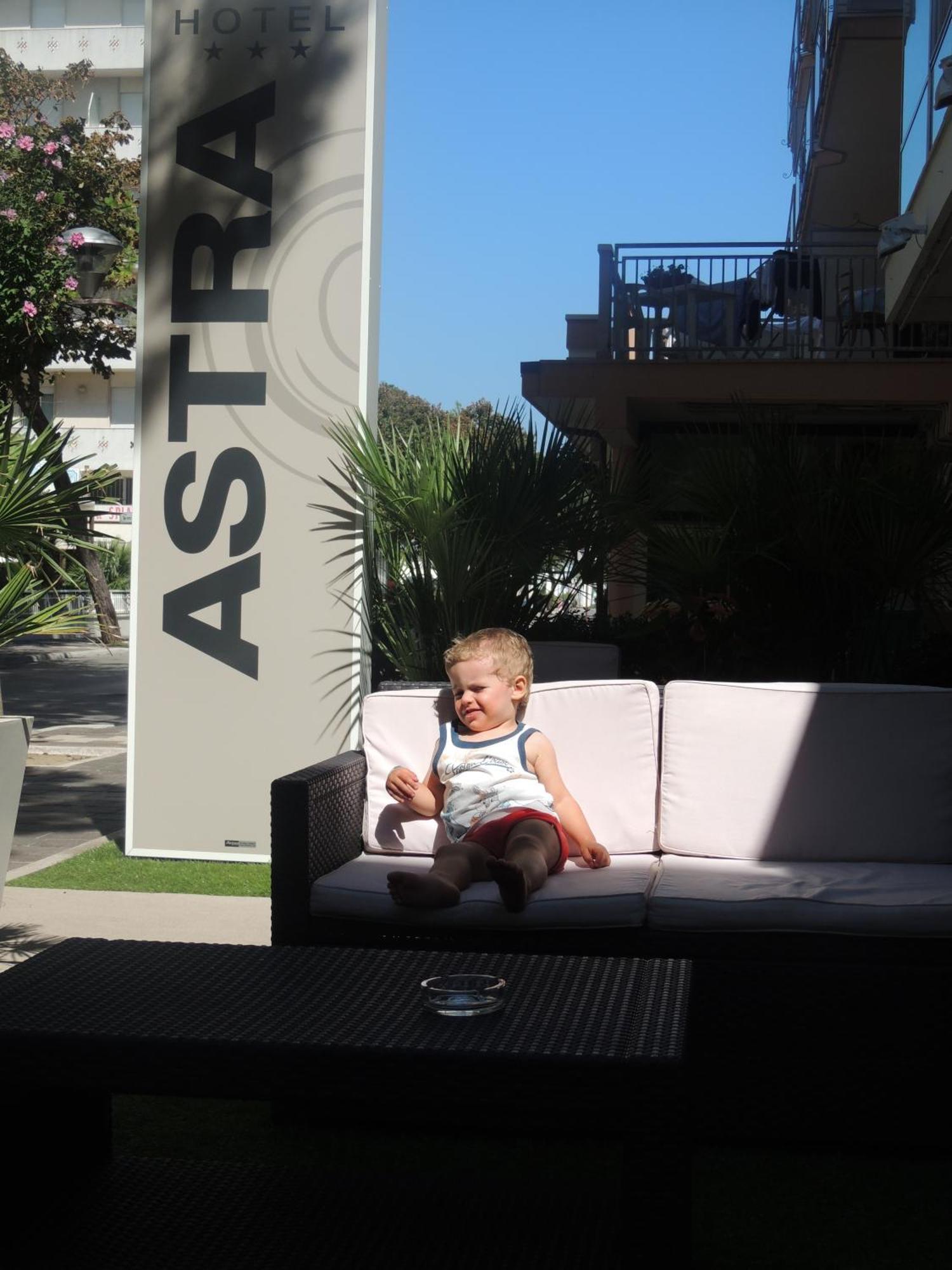 Design Hotel Astra B&B Misano Adriatico Bagian luar foto